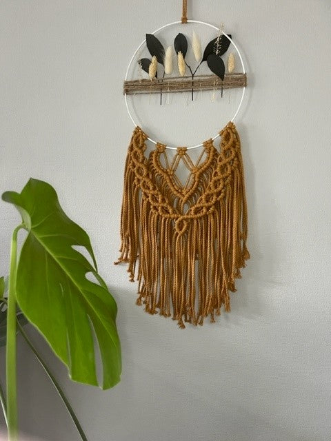 Makramee-Wandbehang mit Trockenblumen "Happy"