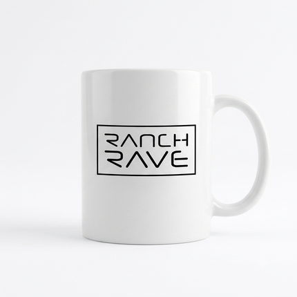 Klassische weiße Keramiktasse, bedruckt mit dem schwarzen Ranch Rave Logo